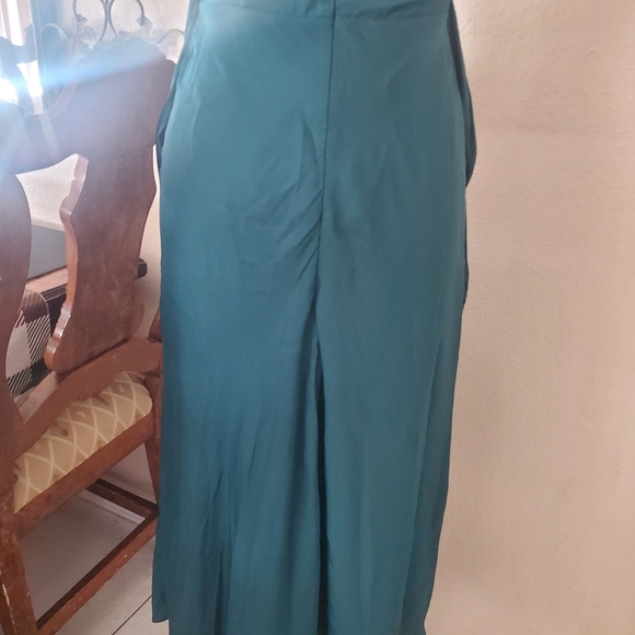 Petal & Pup Green Midi Dress - Picture 9 of 14